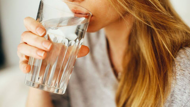 Minum Air Putih Hangat Ini Dia 9 Manfaat Minum Air Putih Hangat Setiap Hari