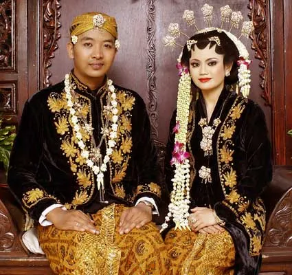 Gambar Pakaian Adat pengantin Jawa Timur
