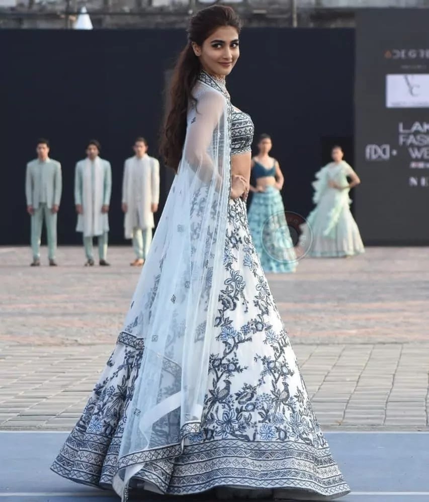 pooja-hegde-gorgeous-lehenga-at-lakme-fashion-week pooja-hegde-gorgeous-lehenga-at-lakme-fashion-week