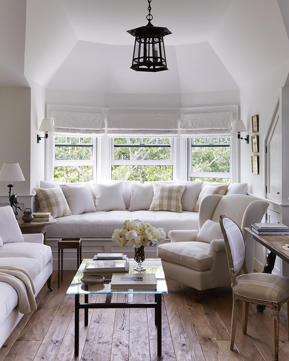 Décor Inspiration: A Stunning Summer Getaway on Martha’s Vineyard Decorated by Mark Cunningham