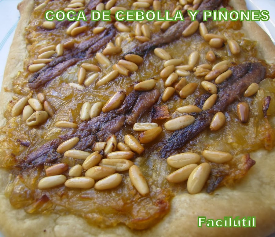 coca-de-cebolla-y-piñones