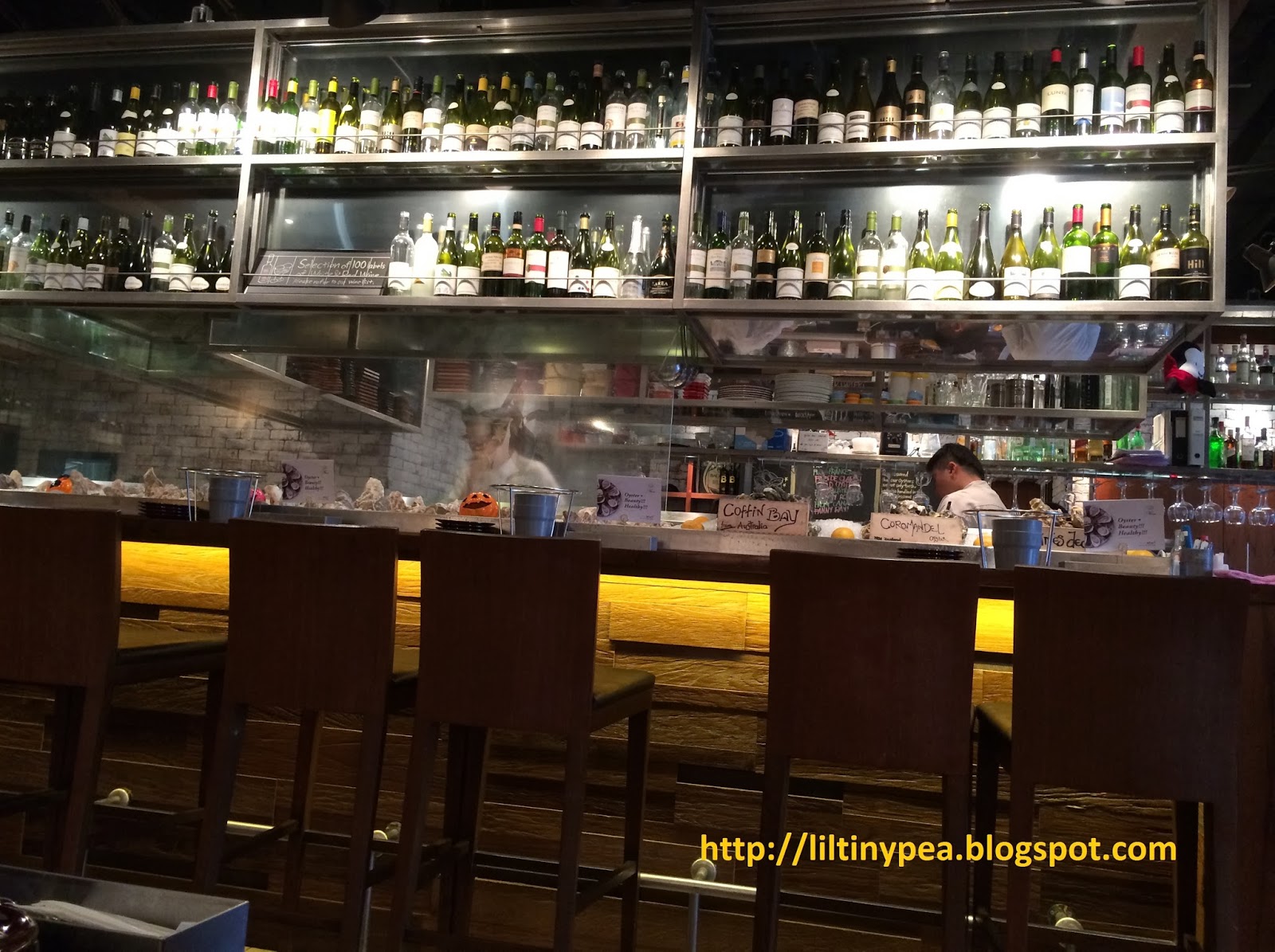 Tiny Pea's Travel & Foodie experiences [Foodie] Oyster Bar & Grill Wharf