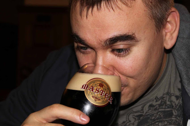 Oluen oikeaoppinen nauttiminen - 3 Oluen nauttimisen kohokohta on, kun saa siemaista suuhunsa tätä makoisaa juomaa! Kippis!