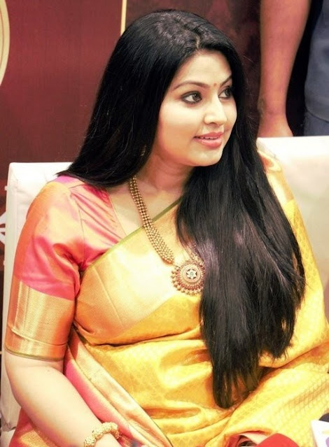 Sneha Tamil Actress Chubby Photo Gallery in Red Saree 6