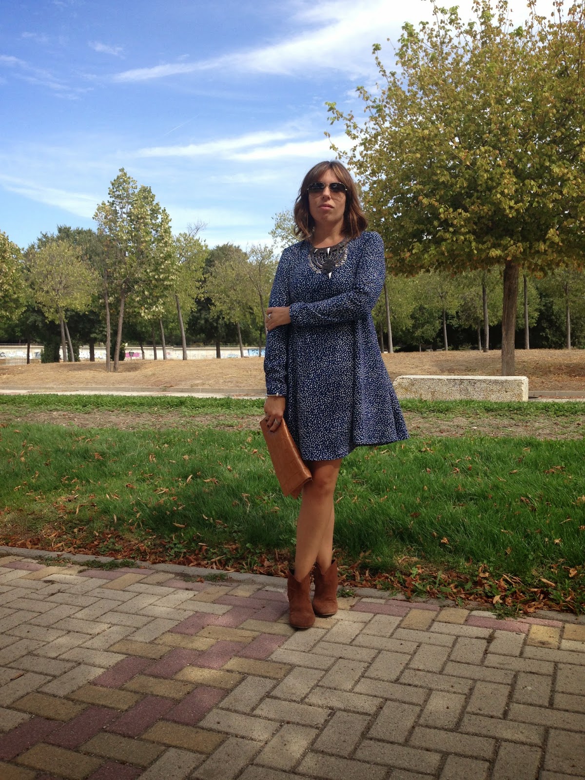 AUTUMN DRESS.-