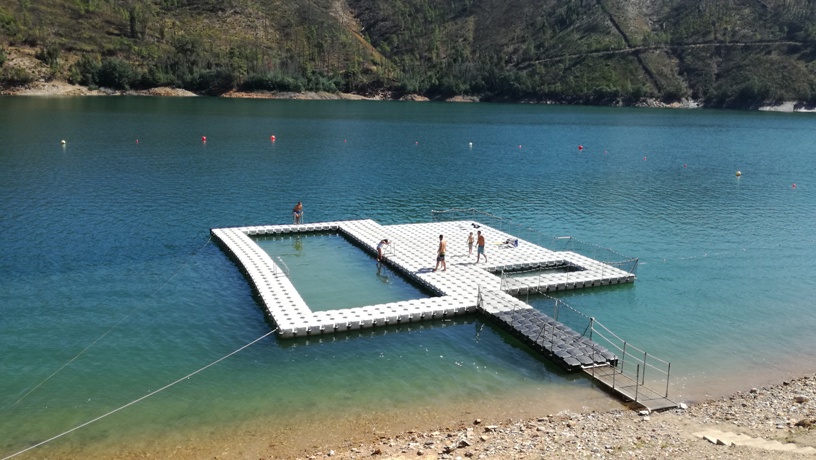 Piscina Flutuante do lago Azul