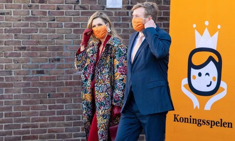 Queen Maxima wore a floral brocade long coat from Oscar de la Renta, and red LaPerm blazer, Lykoi trousers and Korat red blouse from Claes Iversen