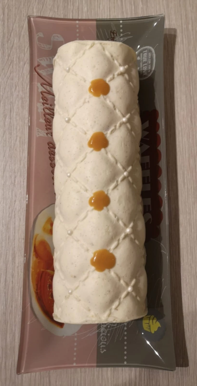 Bûche Poire - Vanille - Spéculoos et coulis de caramel au beurre salé