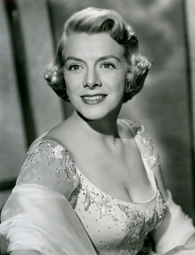 Glamorous Photos of Rosemary Clooney in the 1940s and ’50s Vintage