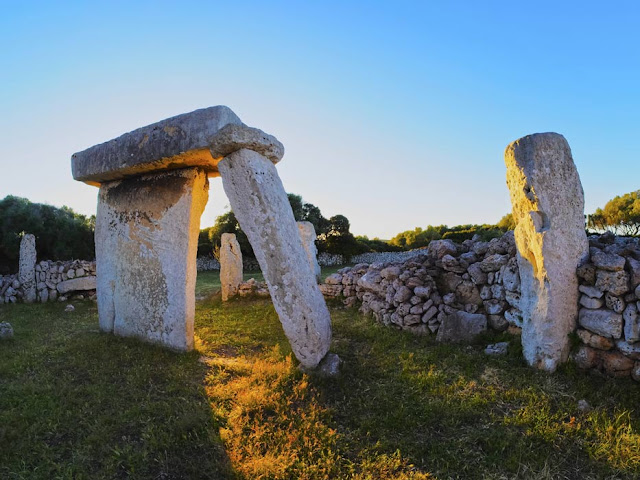 Giải mã cự thạch bí ẩn Taulas trên đảo Menorca - được ví là Stonehenge thứ 2 của thế giới