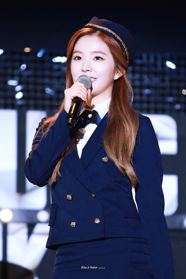 비쥬얼 리즈 찍은 제복입은 레드벨벳 아이린.jpgif | 인스티즈