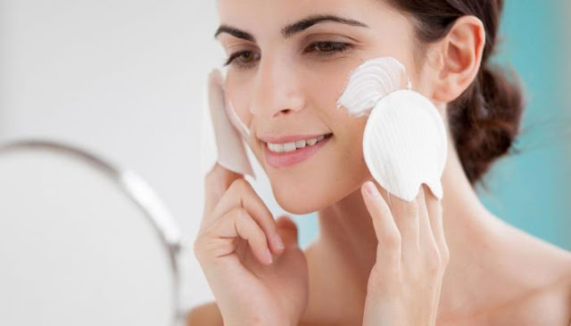 خطواط العناية بالبشرة الدهنية