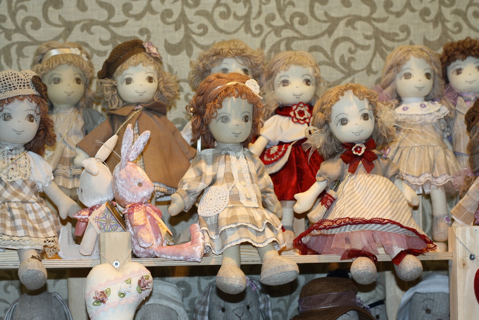 Куколки москвы. Салон кукол Алены Филипповой. Куклы на Тишинке. Салон кукол на Тишинке. Выставка кукол на Тишинке 2023.
