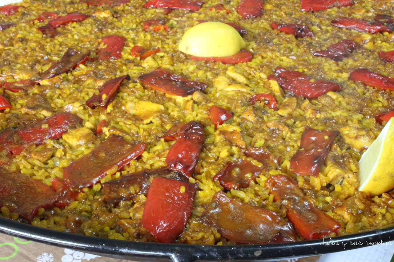 JULIA Y SUS RECETAS Paella de pollo y pimientos rojos