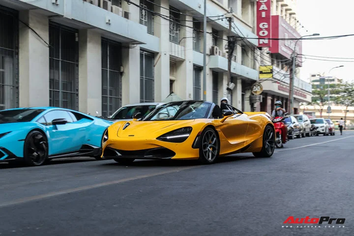 Đại gia Hứa Hà Phương mang McLaren 720S Spider ra phố lần đầu sau gần 1 tháng về nước Đại gia Hứa Hà Phương mang McLaren 720S Spider ra phố lần đầu sau gần 1 tháng về nước
