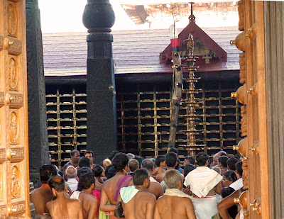 Devotees rush at Guruvayur Sreekrishna Swamy Temple in Thrissur
