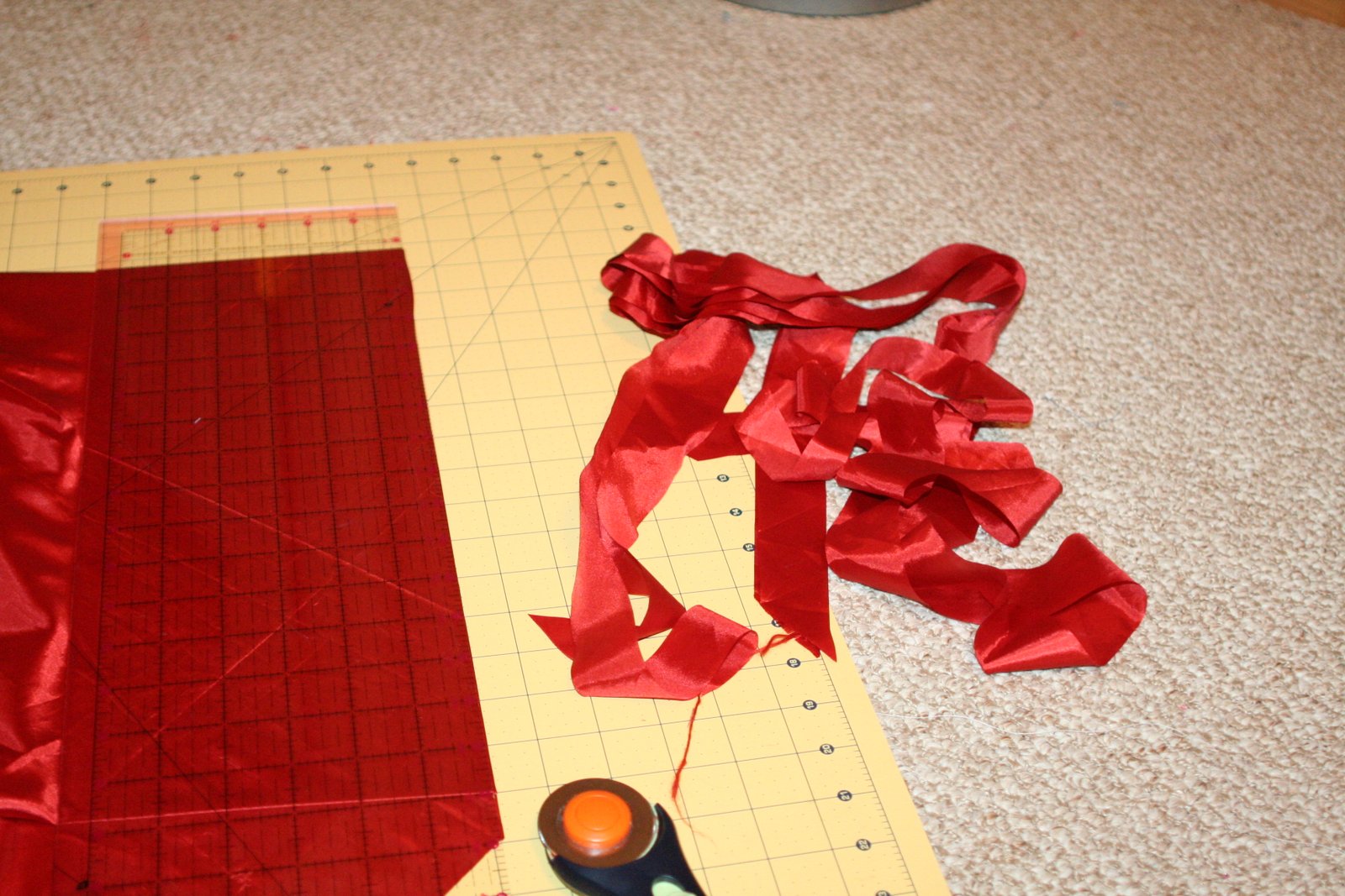 Sewing Mama RaeAnna DIY Pinecone and Ribbon Tutorial