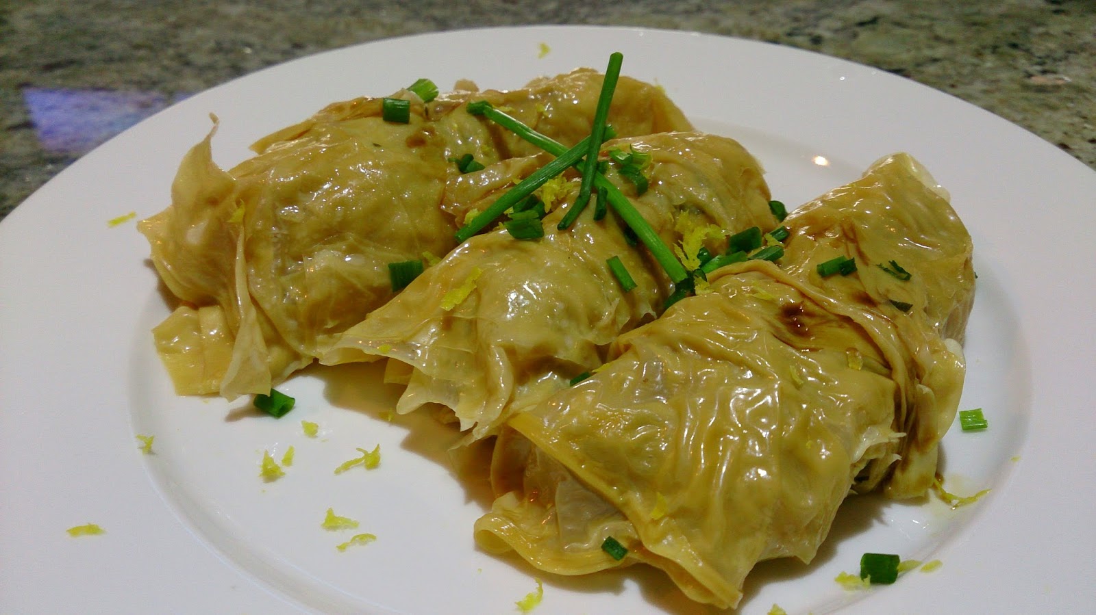 Yi's Cafe & Bistro Steamed bean curd skin roll エビの蒸し湯葉巻き かまきの食事時間5