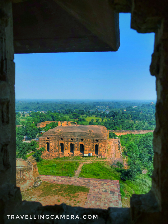 In fact if you happened to go to the terrace of the Jahangir Mahal or look out of one of the windows, you would notice several small monuments that might be worth a visit. From the Jahangir Palace you can also look out at the entire Orchha Town. It is quite beautiful actually.