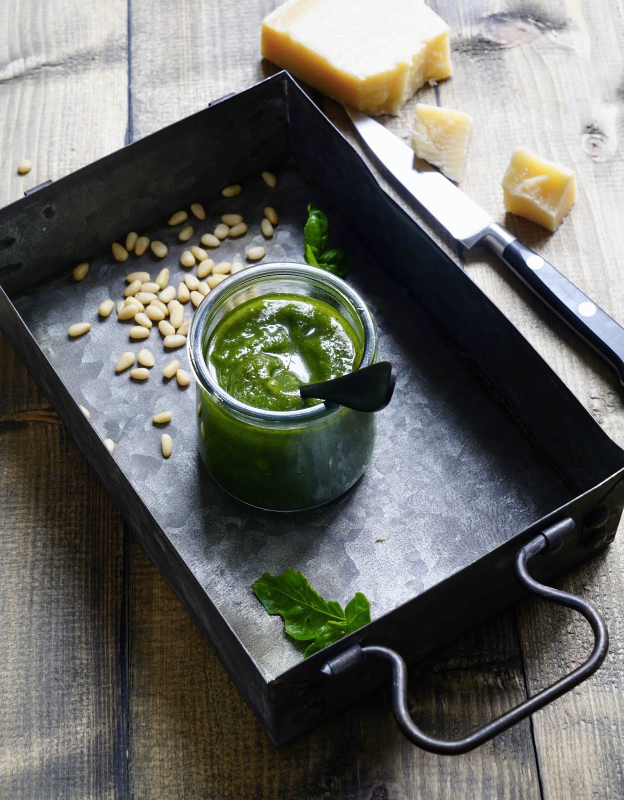 Pesto au basilic pour des aubergines au four / On dine chez Nanou