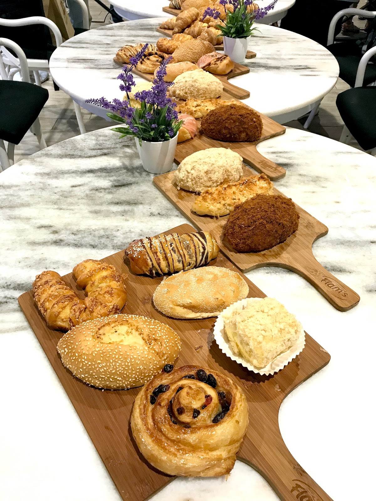 RM2.50 FOR ALL BREADS Breadstory Malaysia f i n d i n g // f a t s