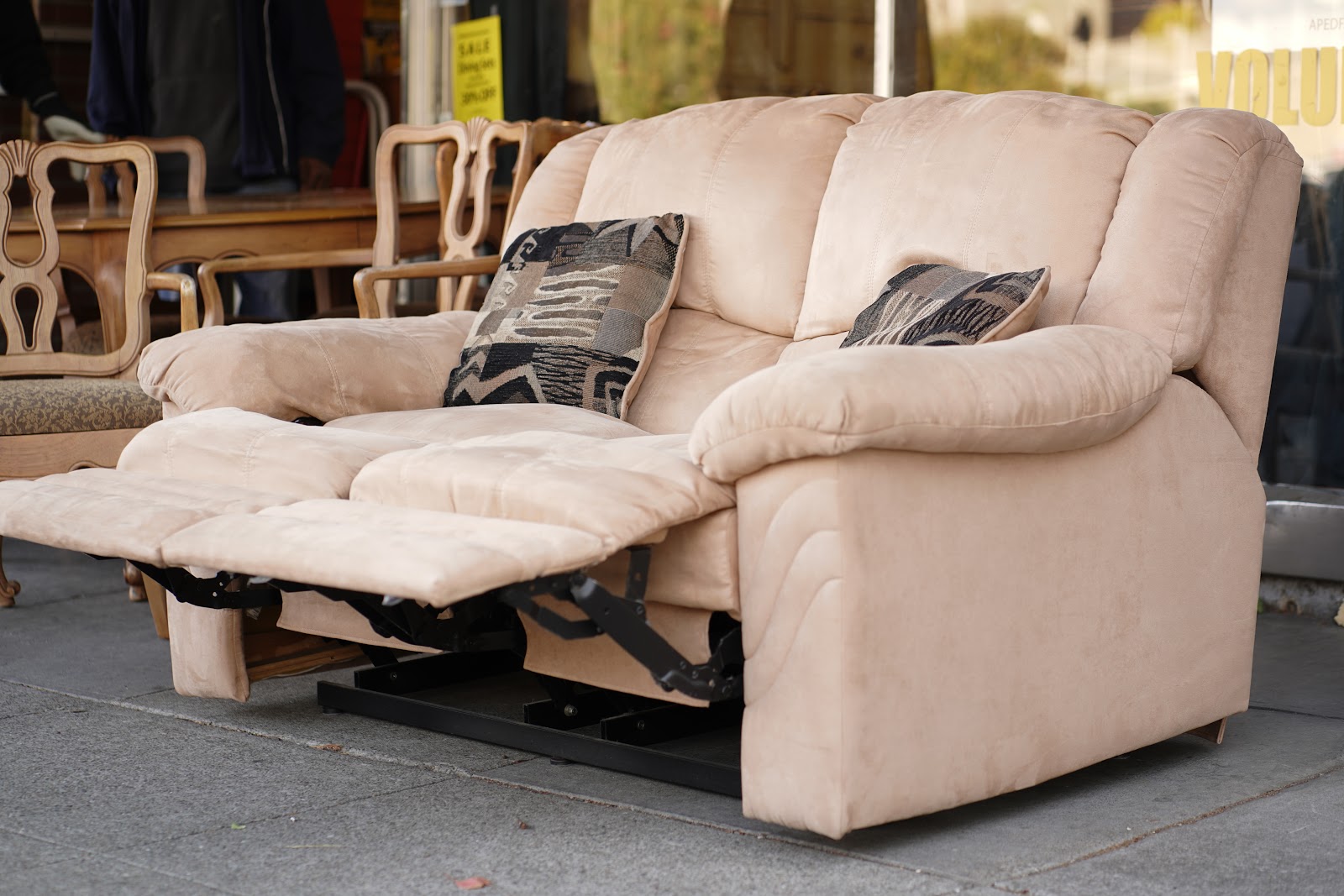 UHURU FURNITURE & COLLECTIBLES **SOLD** 34056 Douglas Furniture 62