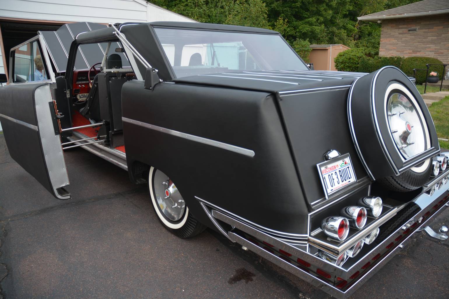 Mohs Ostentatienne Opera sedan