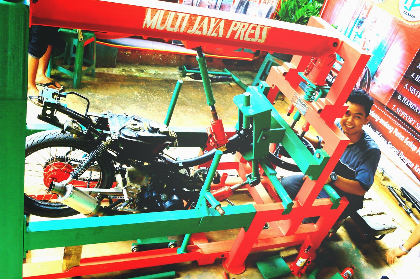 Alat Press Untuk Segala Body Sepeda Motor Mesin Press Bodi Motor