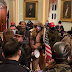 «Golpe de Estado» irrumpen el Capitolio y se suspende debate sobre conteo de votos