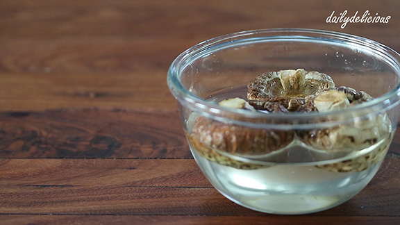 dailydelicious: Pearl Balls ( 珍珠丸子) Meatballs with Sticky Rice