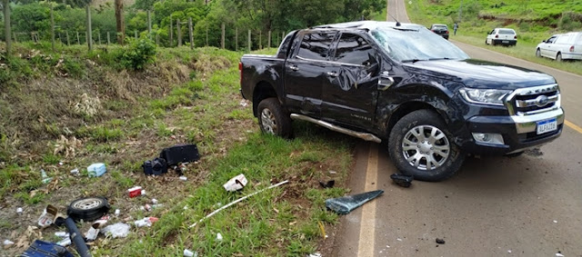 Acidente envolvendo caminhonetes na saída de Palmital