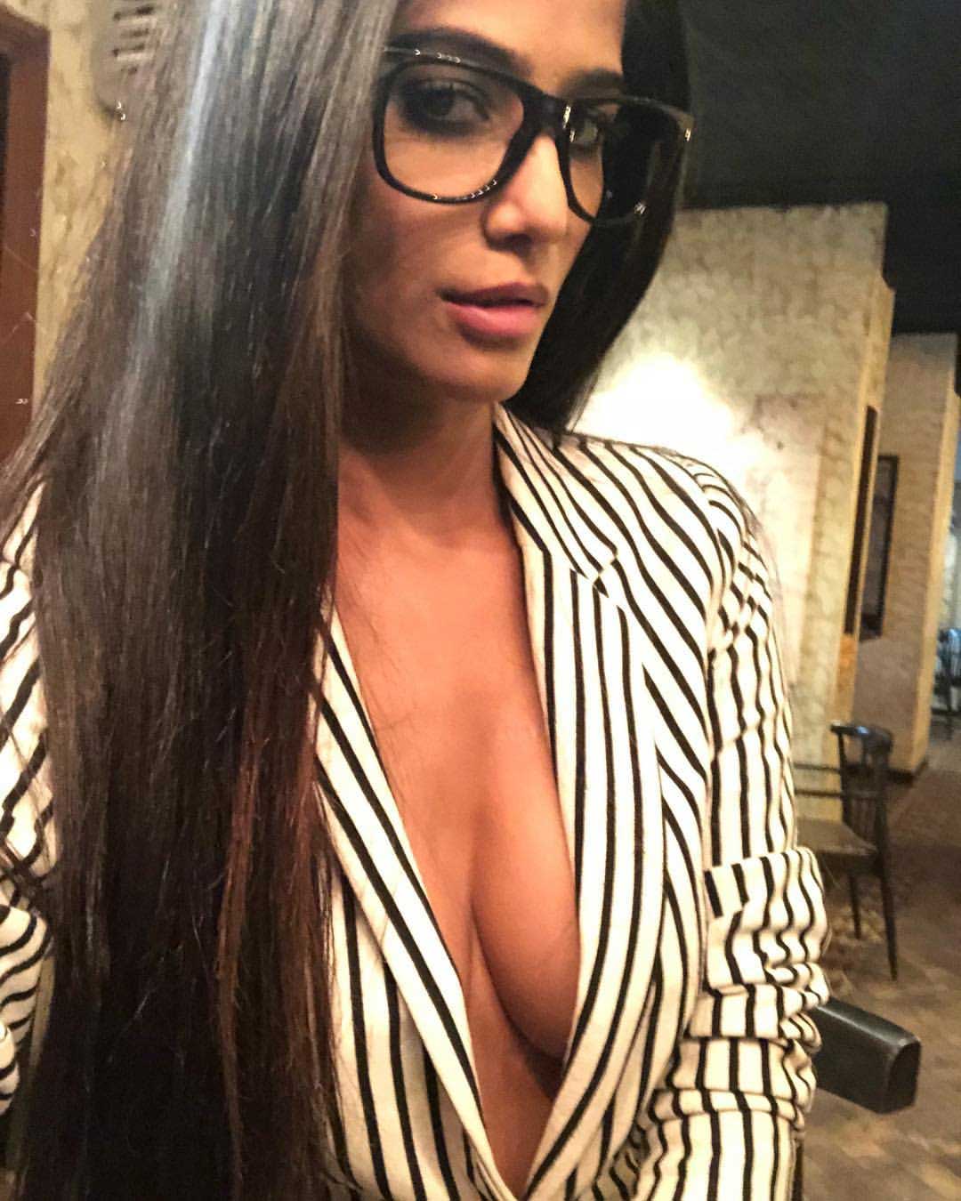 Poonam Pandey cleavage Poonam Pandey cleavage