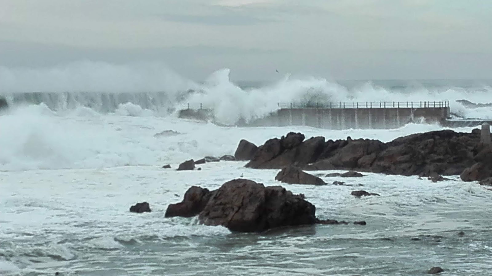 Não, não sou estranho Há mar e mar