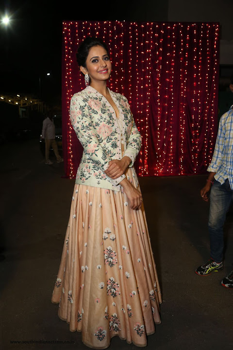 Rakul Preet Singh Stills At Zee Telugu Apsara Awards 2017