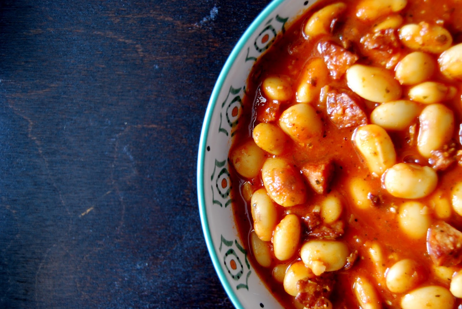 суп фейжоада. фасолевый суп из консервированной. фасолевый почему е. бакла шорбасы. разбухшая фасоль красная.