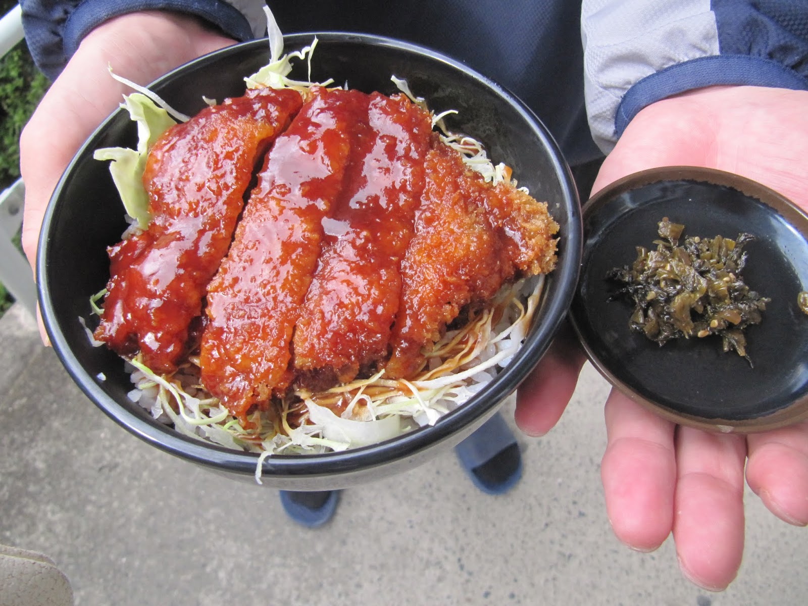 作陽まんぷく食堂 今日のランチは 作陽食堂は ご当地かつ丼を食べることができます