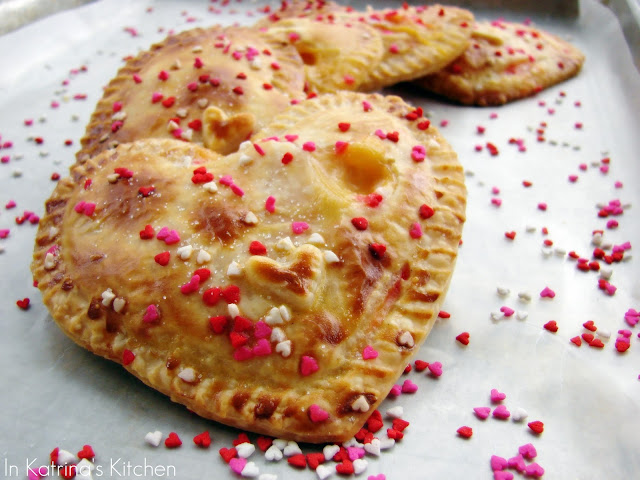 Custard Hand Pies Recipe by @KatrinasKitchen | www.inkatrinaskitchen.com