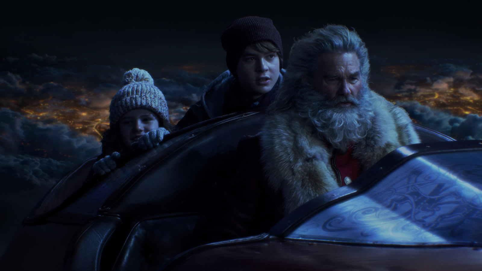 Review Netflix S The Christmas Chronicles Puts Kurt Russell As A Charismatic Santa Claus Film Geek Guy