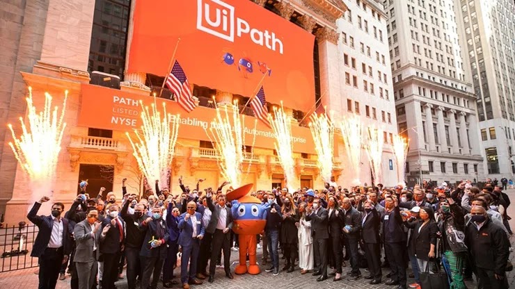 UiPath празднуют успешный выход на рынок ценных бумаг UiPath