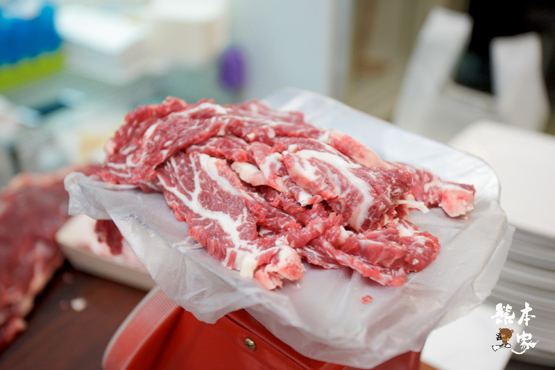 皇老爺溫體牛肉鍋|台南民權路美食|近阿美飯店~牛骨湯-現切溫體牛肉好吃