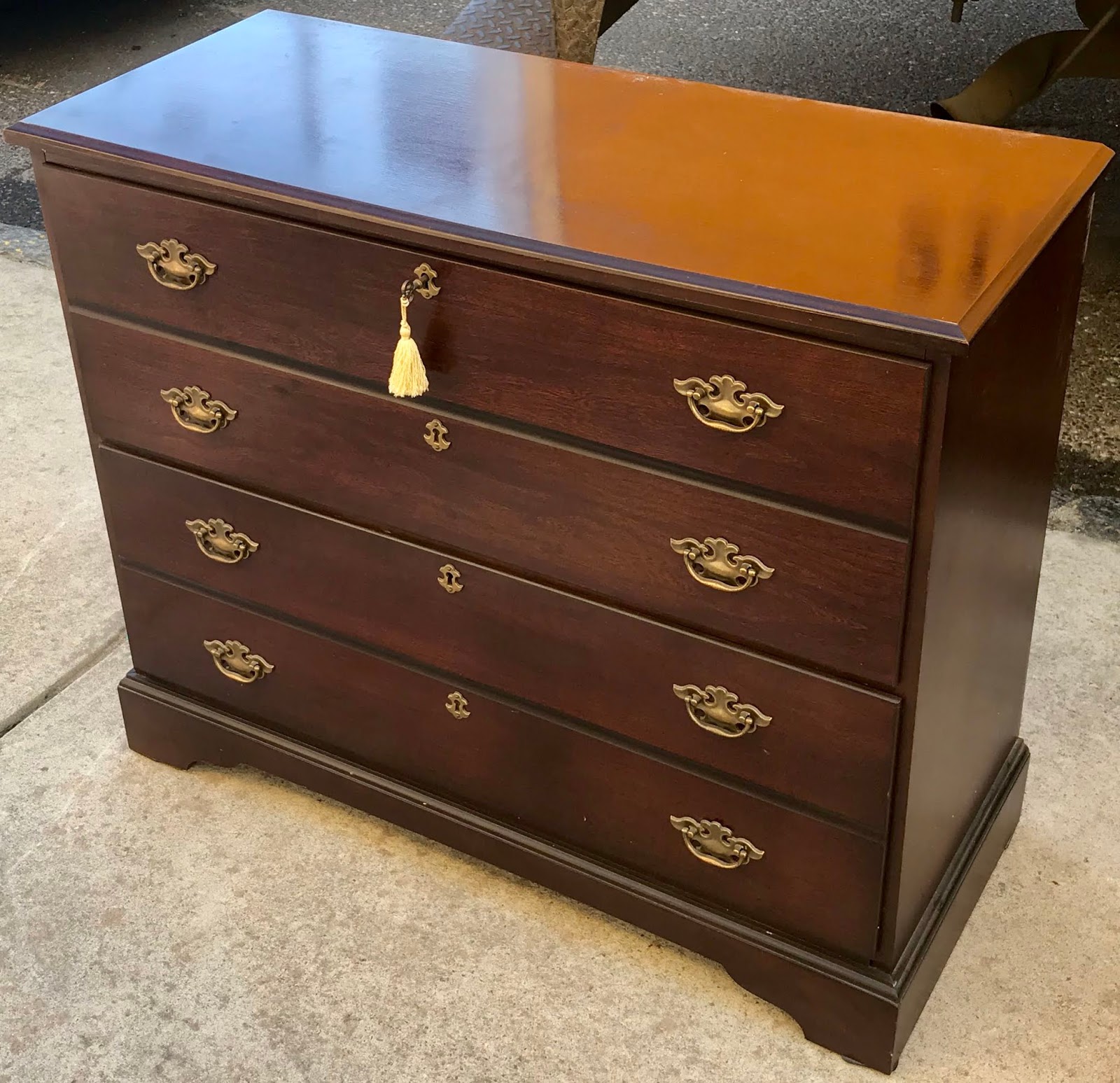 Uhuru Furniture & Collectibles 471116 Hardwood 2Drawer File