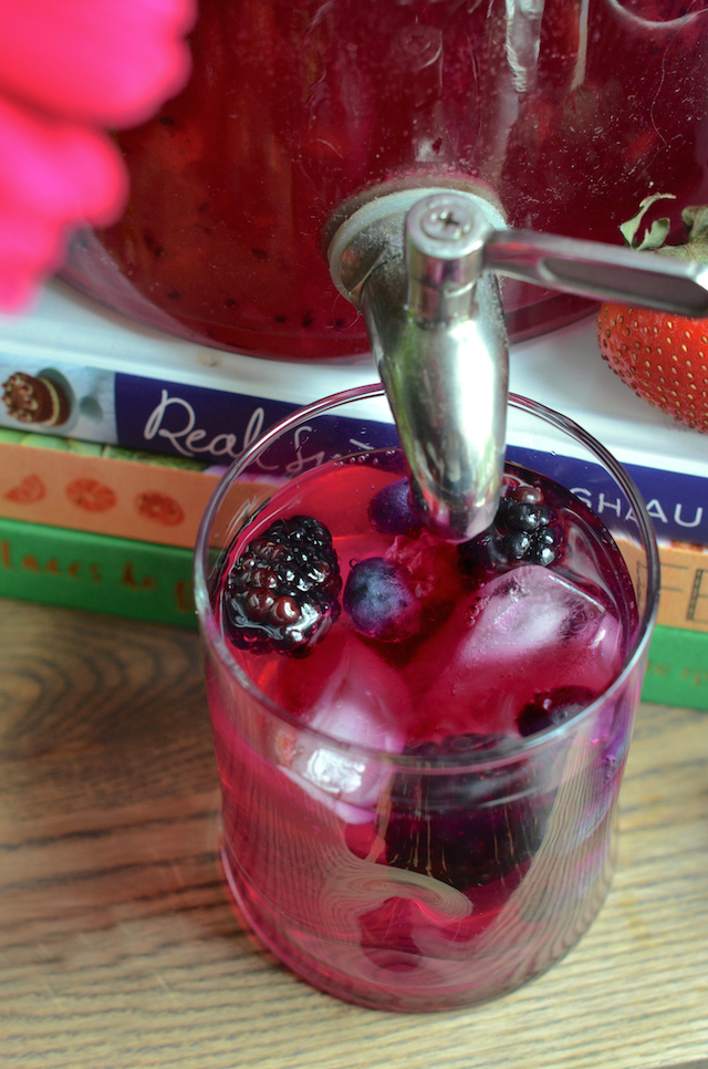 Mixed Berry Vodka Party Punch Punch4Everybody Always Order Dessert this-easy-christmas-punch-with-vodka-is-going-to-be-the-highlight-of