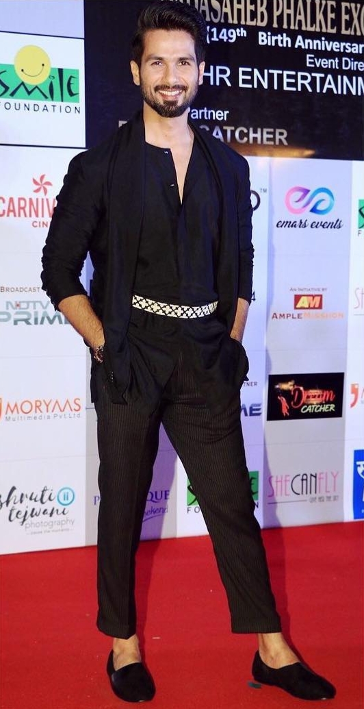 Shahid Kapoor Height, Weight, Body Measurements.