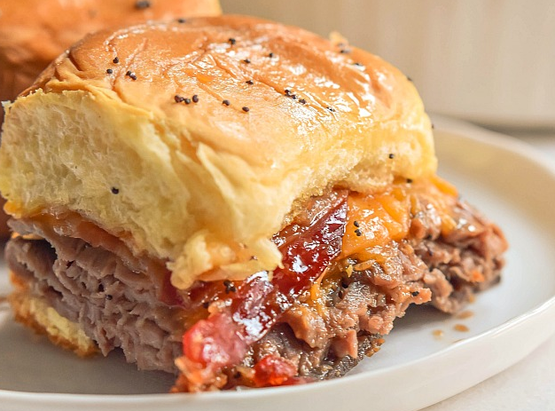 BOURBON BACON ROAST BEEF SLIDERS #appetizers #snacks #creamcheese #wontons #lunch BOURBON BACON ROAST BEEF SLIDERS #appetizers #snacks #creamcheese #wontons #lunch