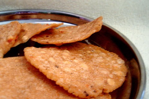 Crispy Thattai Recipe - Murukku Recipe