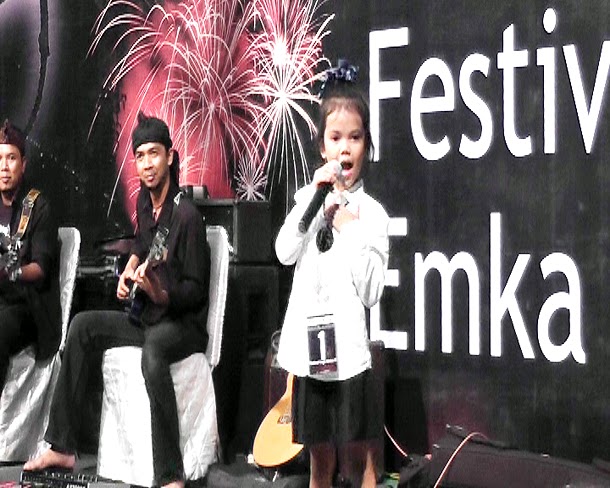 Lirik Lagu Emka 9 Arsia Lirik