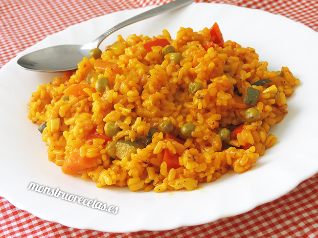 Paella de verduras o arroz con verduras