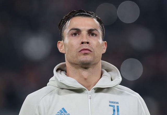 CR7 và chiếc cài tóc CR7 và chiếc cài tóc