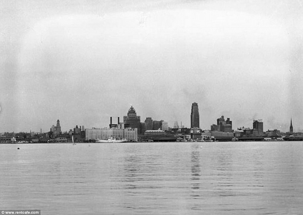 Toronto - 8 Then-And-Now Photos Show How Much Famous Cities Have Changed. Toronto - 8 Then-And-Now Photos Show How Much Famous Cities Have Changed.