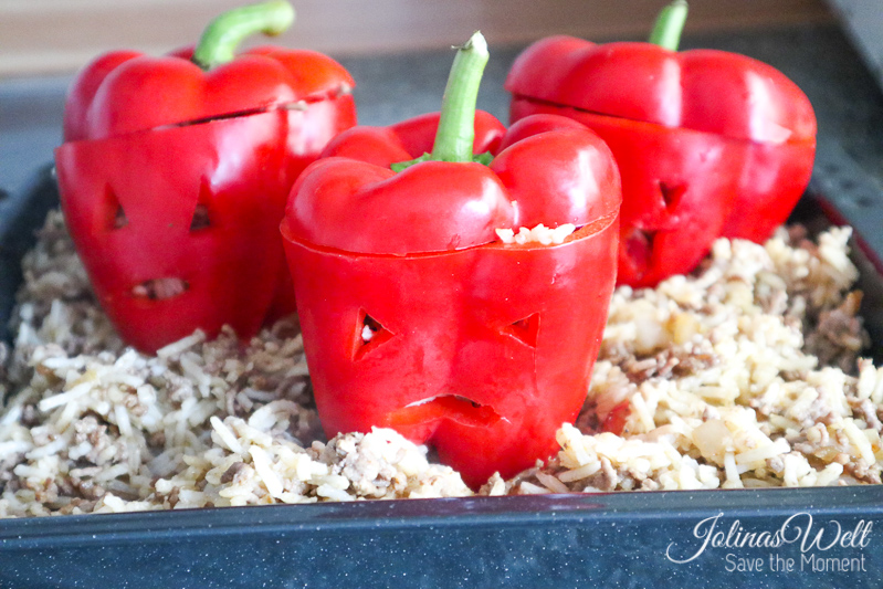 Jolinas Welt: gruselige gefüllte Paprika zu Halloween Jolinas Welt: gruselige gefüllte Paprika zu Halloween
